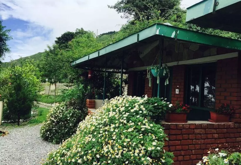 هتل Room On The Roof By Himalayan Eco Lodges