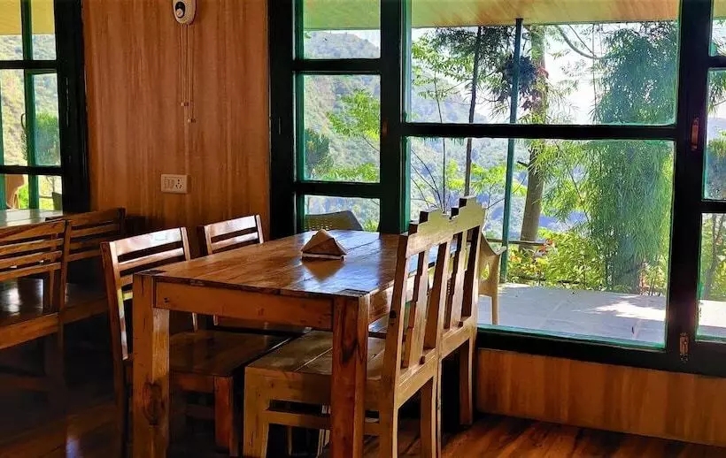 هتل Room On The Roof By Himalayan Eco Lodges