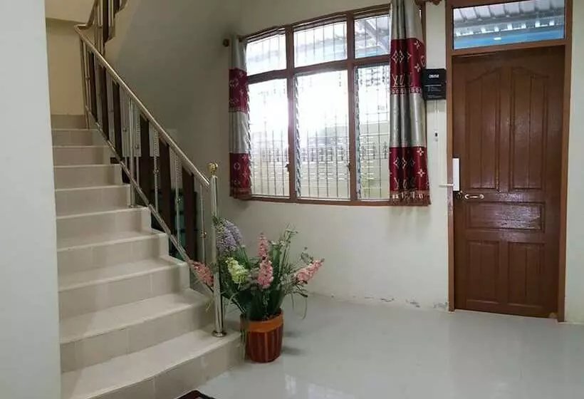 Hotelli Sukkasem Guesthouse Thungsong
