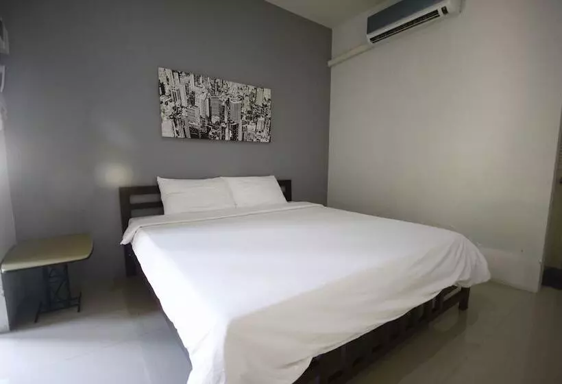 Hotelli The Resort Kabinburi