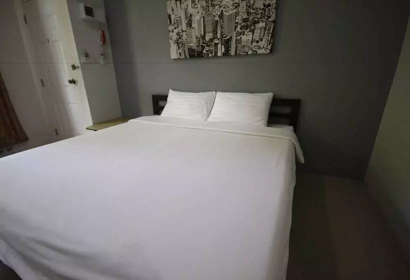 Hotelli The Resort Kabinburi