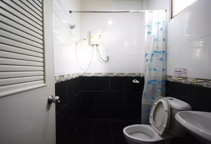 Hotelli The Resort Kabinburi