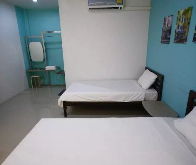 Hotelli The Resort Kabinburi