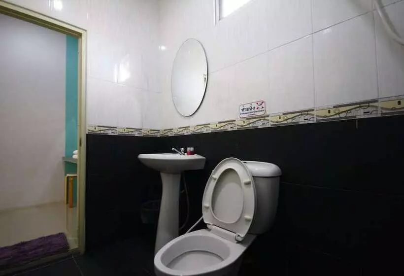 Hotelli The Resort Kabinburi