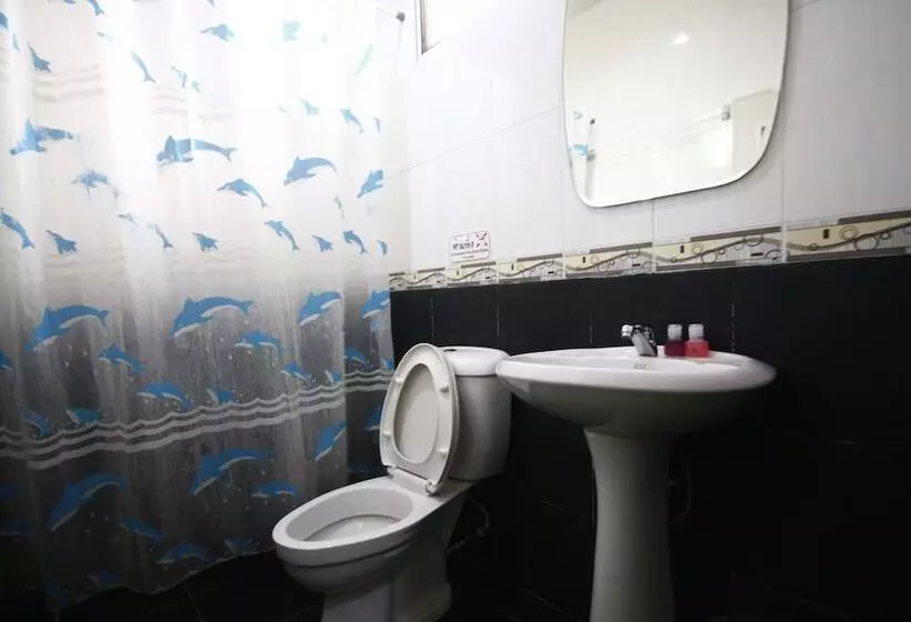 Hotelli The Resort Kabinburi