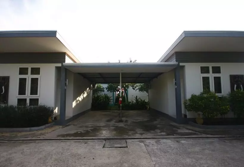 Hotelli The Resort Kabinburi