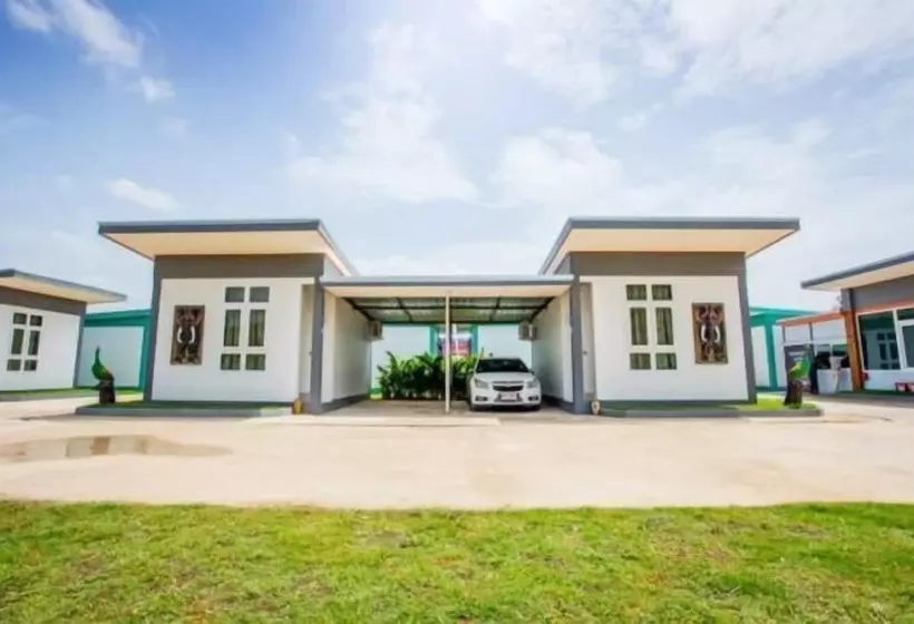 Hotelli The Resort Kabinburi