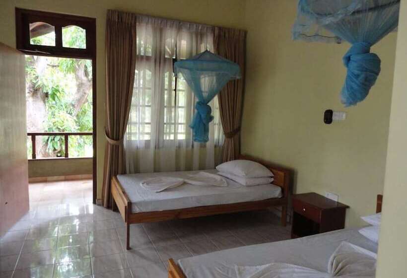 בית מלון כפרי Tikiri Villa Eco Resort