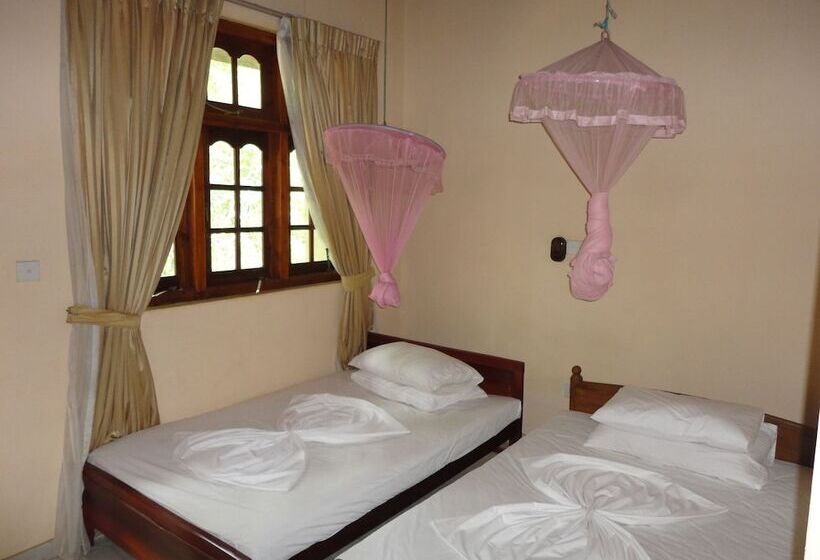 בית מלון כפרי Tikiri Villa Eco Resort