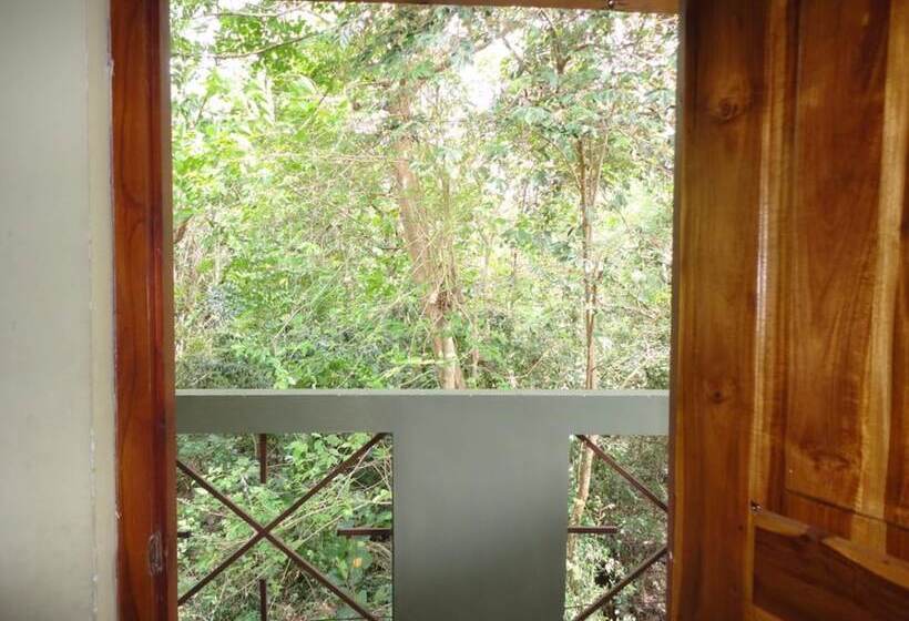 בית מלון כפרי Tikiri Villa Eco Resort