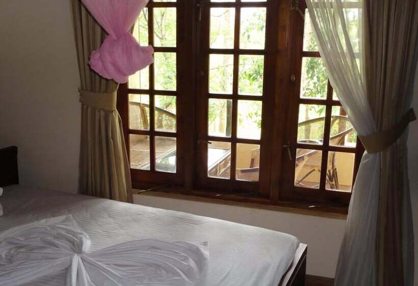 בית מלון כפרי Tikiri Villa Eco Resort