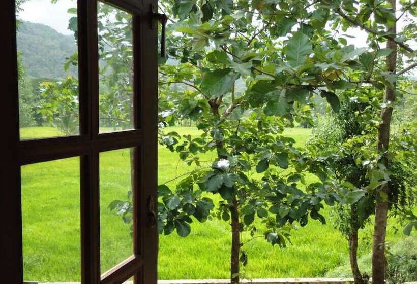 בית מלון כפרי Tikiri Villa Eco Resort