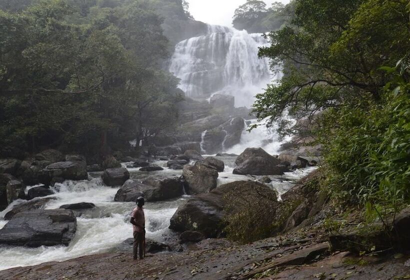 בית מלון כפרי Tikiri Villa Eco Resort