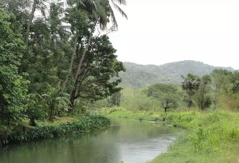 هتل Tikiri Villa Eco Resort