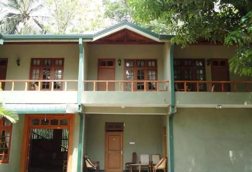 هتل Tikiri Villa Eco Resort