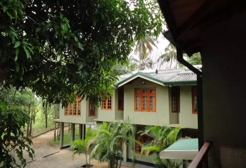 هتل Tikiri Villa Eco Resort