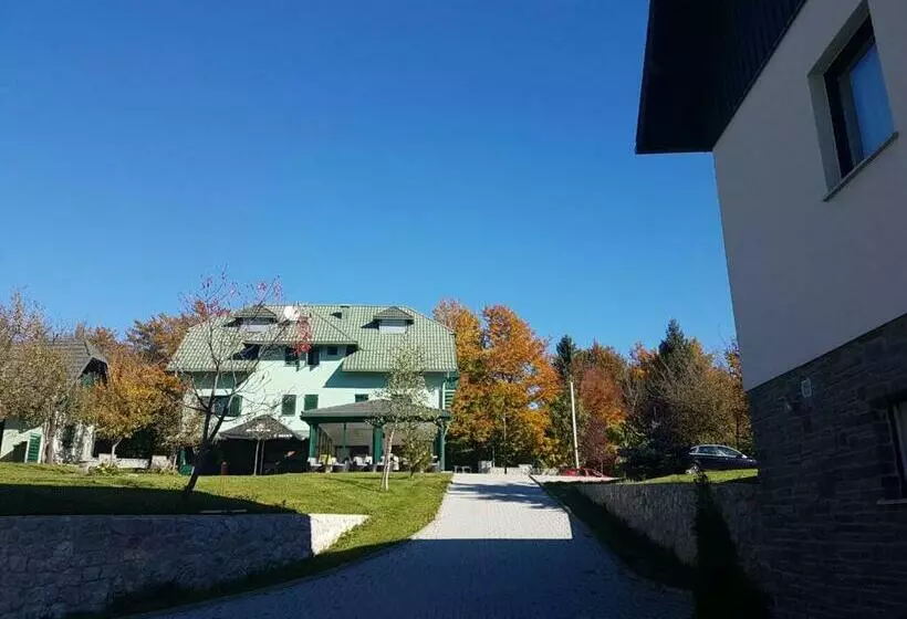 Hotelli Villa Lika Annex