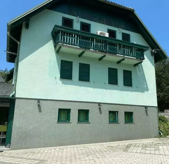 Hotelli Villa Lika Annex