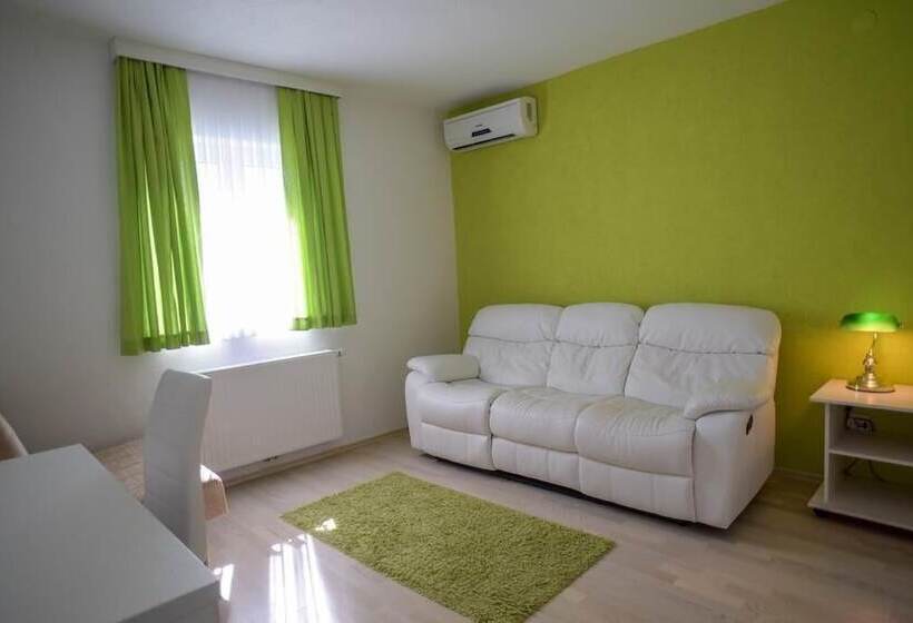 בית מלון כפרי Villa Lika Annex