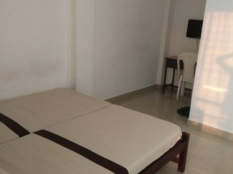 Pension (Hôtel basse catégorie) Kay Kay Residency