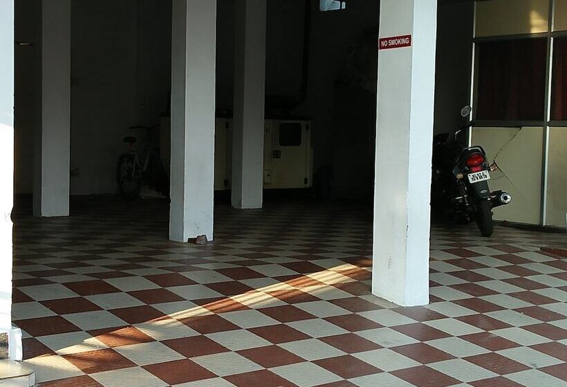 Pension (Hôtel basse catégorie) Kay Kay Residency