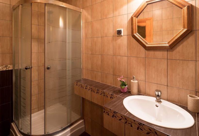 膳宿费 Lesniczowka  Przytulia