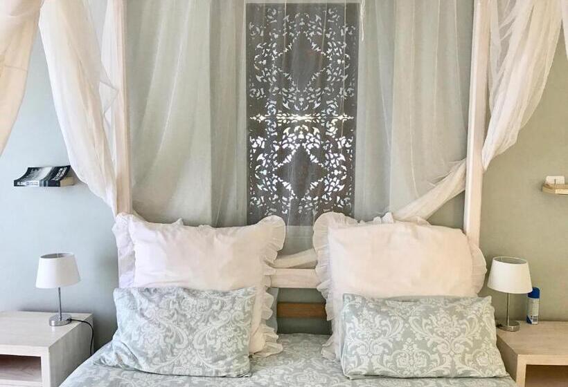 פנסיון The Grand Marigold