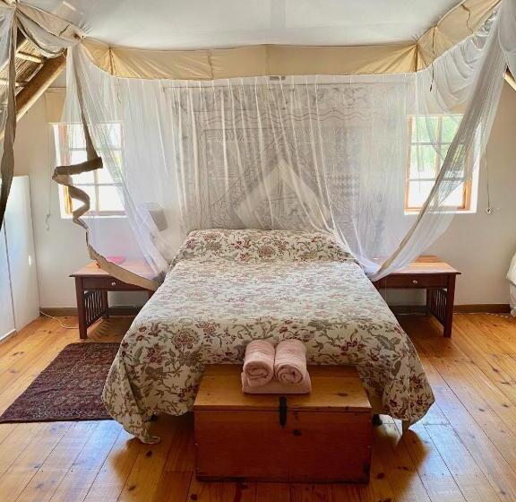 פנסיון The Grand Marigold