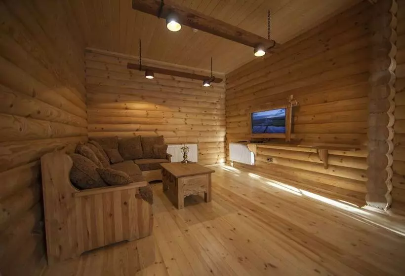 Shishki Na Lampushke   Russkaya Derevnya