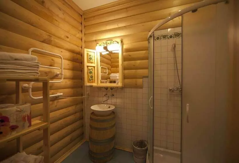 Shishki Na Lampushke   Russkaya Derevnya