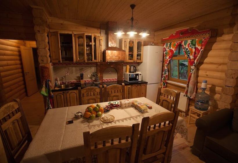 Shishki Na Lampushke   Russkaya Derevnya