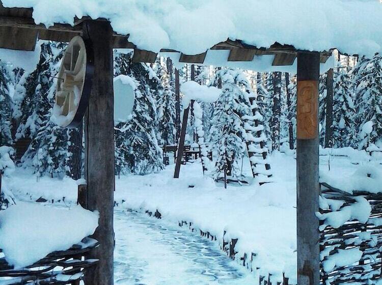 Shishki Na Lampushke   Russkaya Derevnya