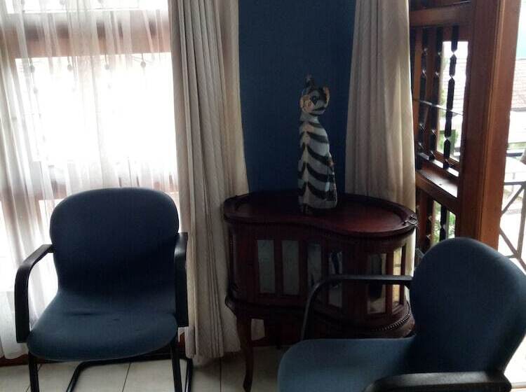 Bed and Breakfast Kembang Guest House