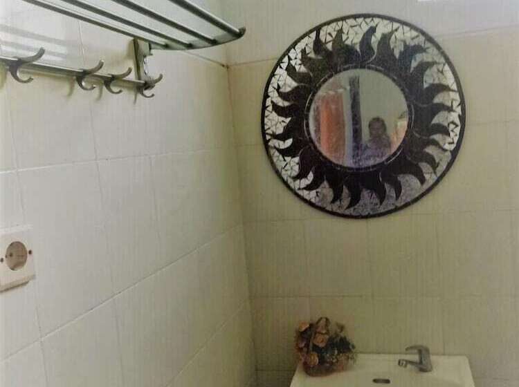 Bed and Breakfast Kembang Guest House