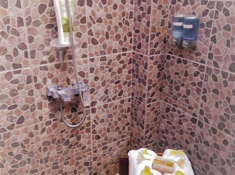 Bed and Breakfast Kembang Guest House