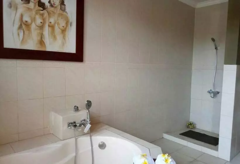 ベッドアンドブレックファースト Kembang Guest House