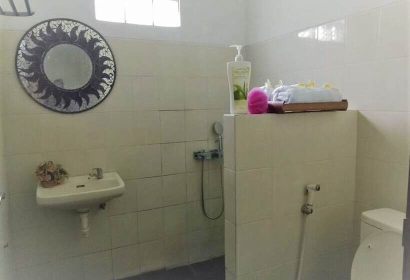 Bed and Breakfast Kembang Guest House