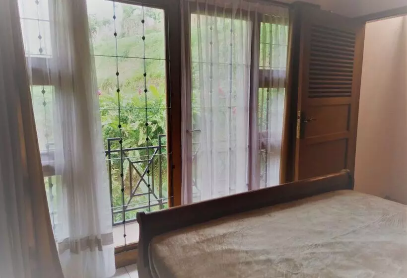 ベッドアンドブレックファースト Kembang Guest House