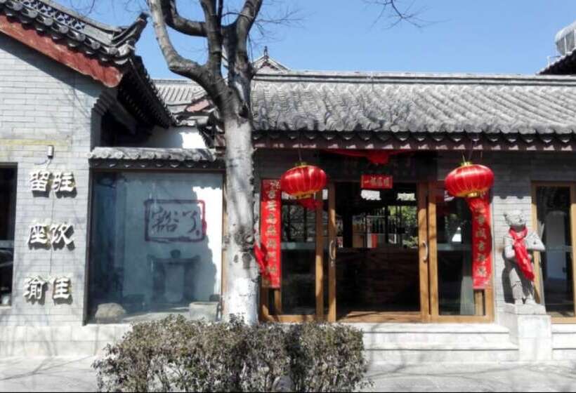 Chuxiong Courtyard China Theme Hostel