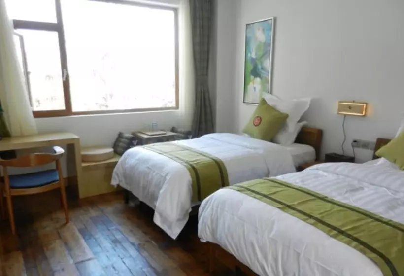 Chuxiong Courtyard China Theme Hostel