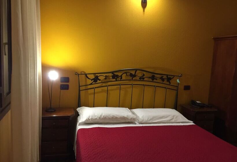 여관 Ristorante La Stazione