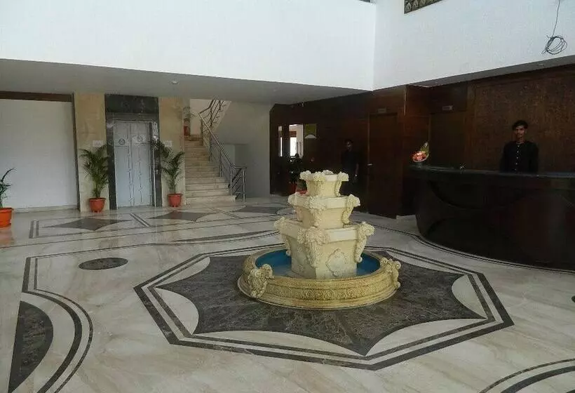 Hotelli Keshav Clarks Inn