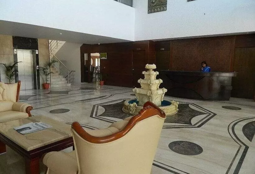 Hotelli Keshav Clarks Inn