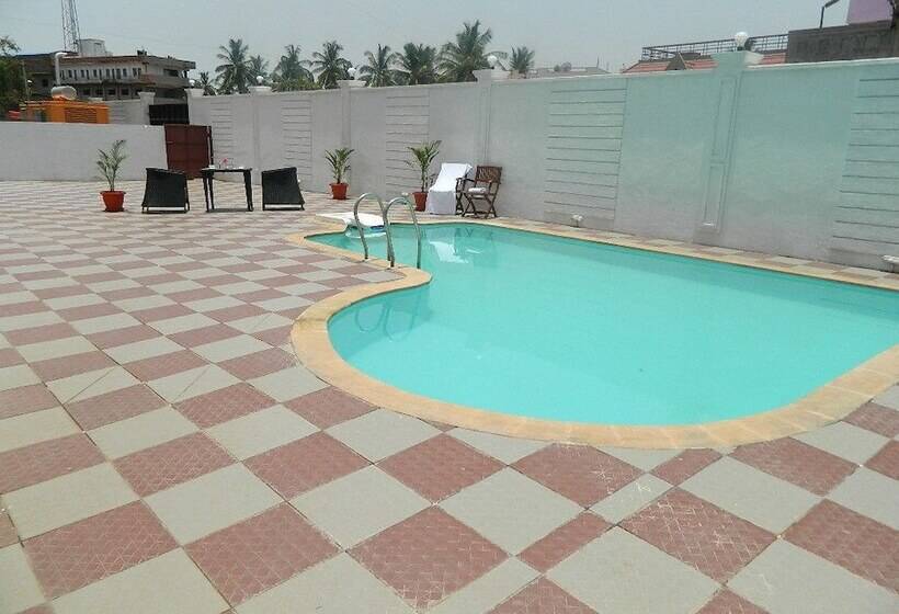 酒店 Keshav Clarks Inn