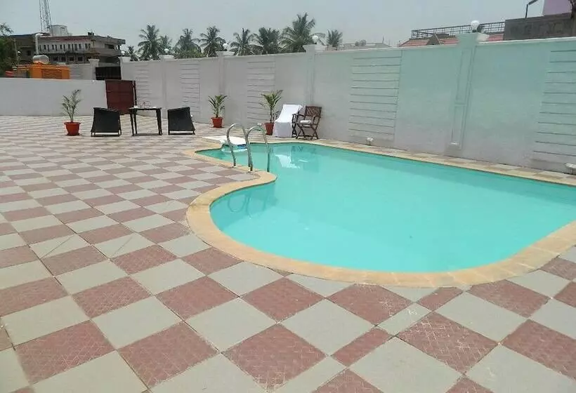 Hotelli Keshav Clarks Inn