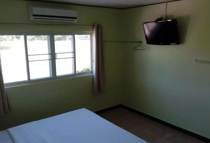 ホテル Onanong Resort