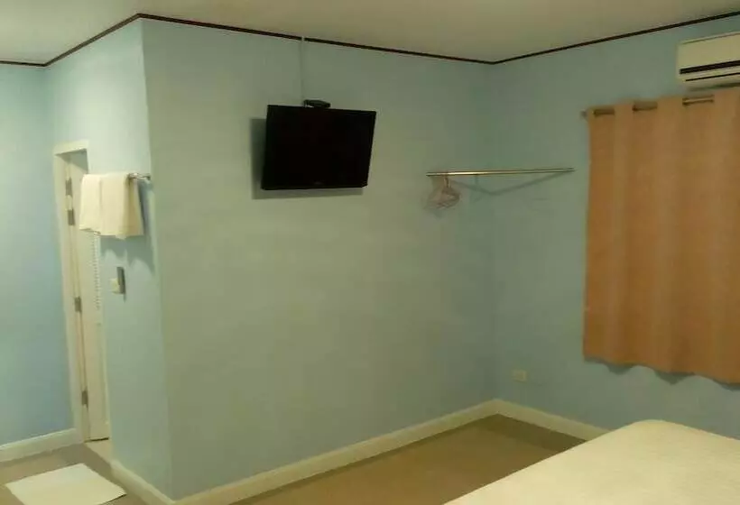 ホテル Onanong Resort