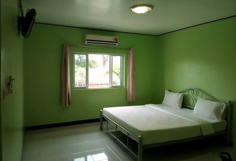 ホテル Onanong Resort