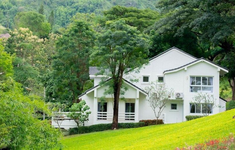 בית מלון כפרי Phukaew Resort & Adventure Park