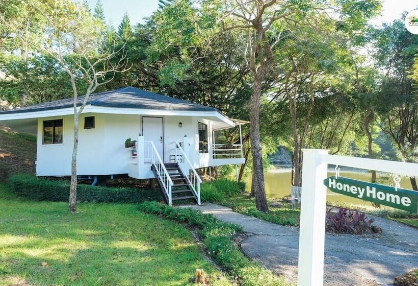 בית מלון כפרי Phukaew Resort & Adventure Park